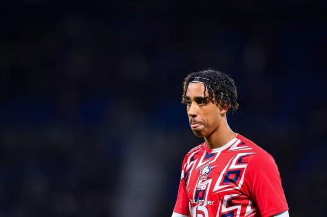 bsport体育官网入口-皇马出2500万，曼联3倍爆杀，抢下合同年“新范戴克”