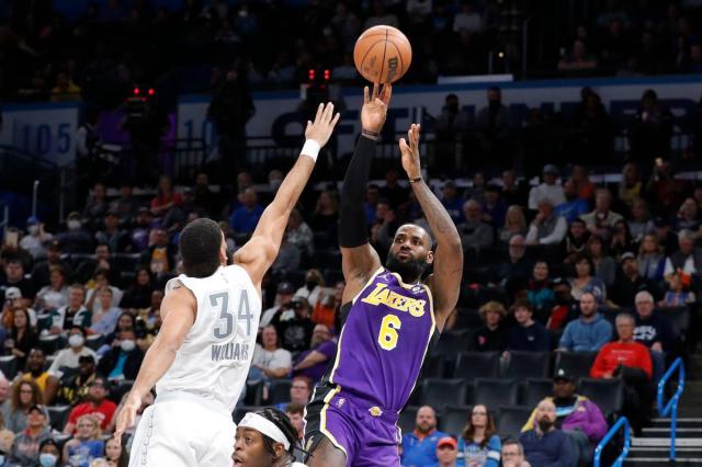 b体育官方下载-湖人终于复仇雷霆！浓眉缺席紫金军团还得靠詹皇